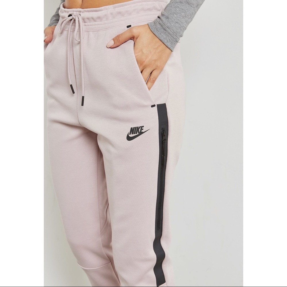 NWT NIKE Tech Fleece Sweatpants